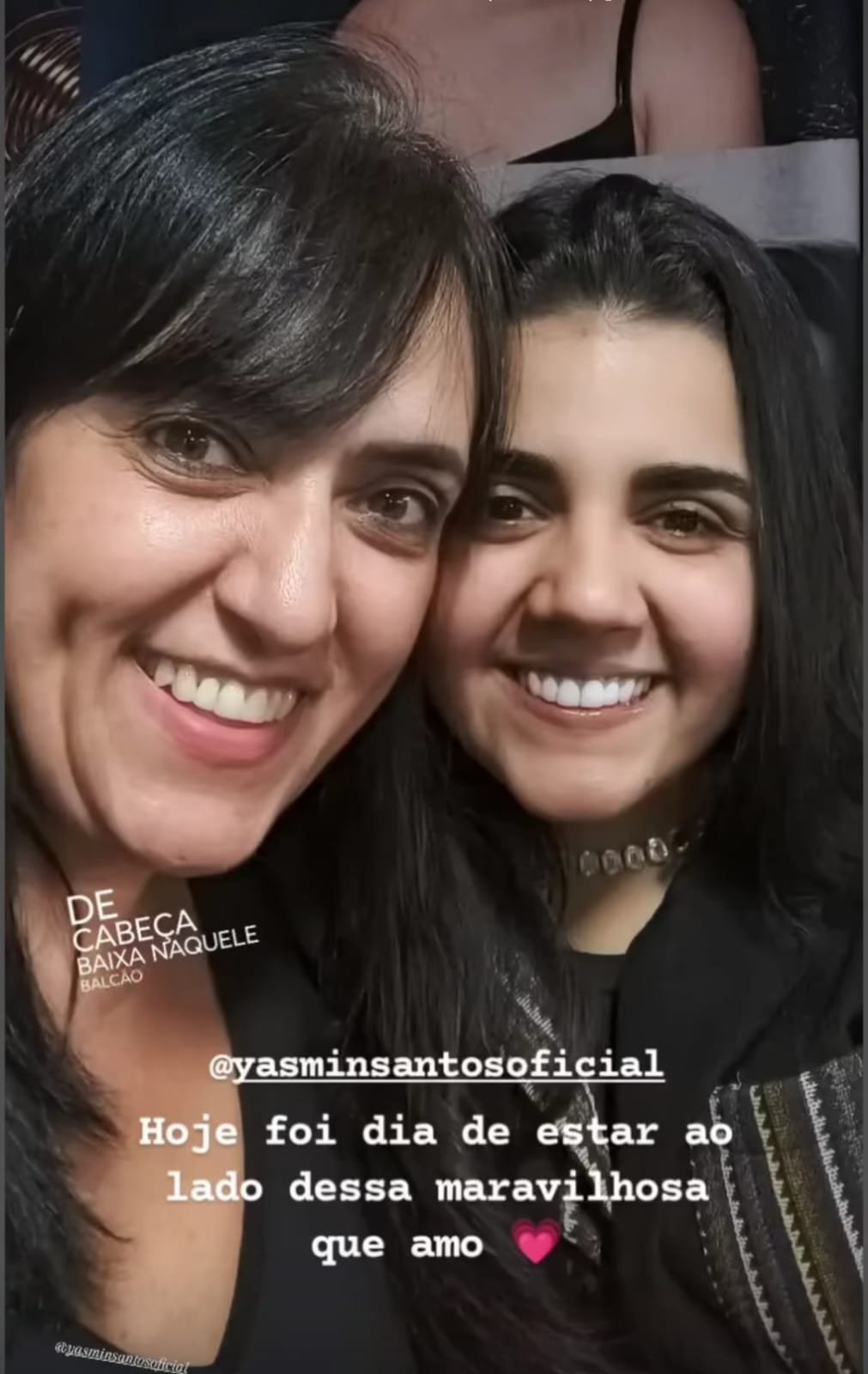 Carol Marcellino atendendo Yasmin Santos